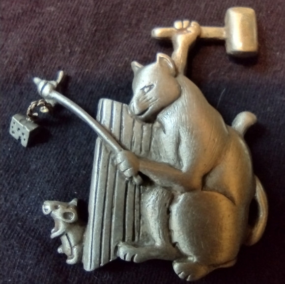 Cat brooches by 3 designers - Picture 2 of 11